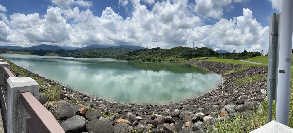 初夏的湖山水庫水庫-素食旅遊